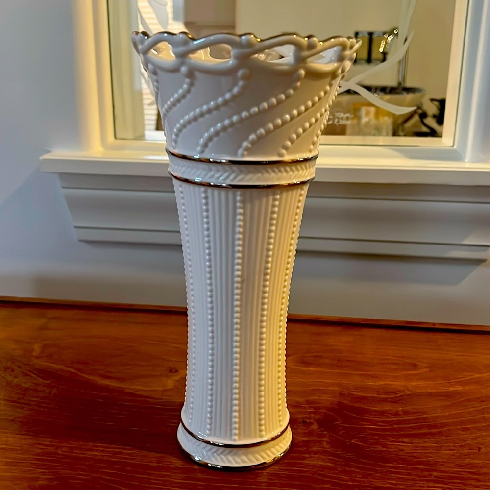 Lenox Artiste Medium Trumpet Porcelain
Vase